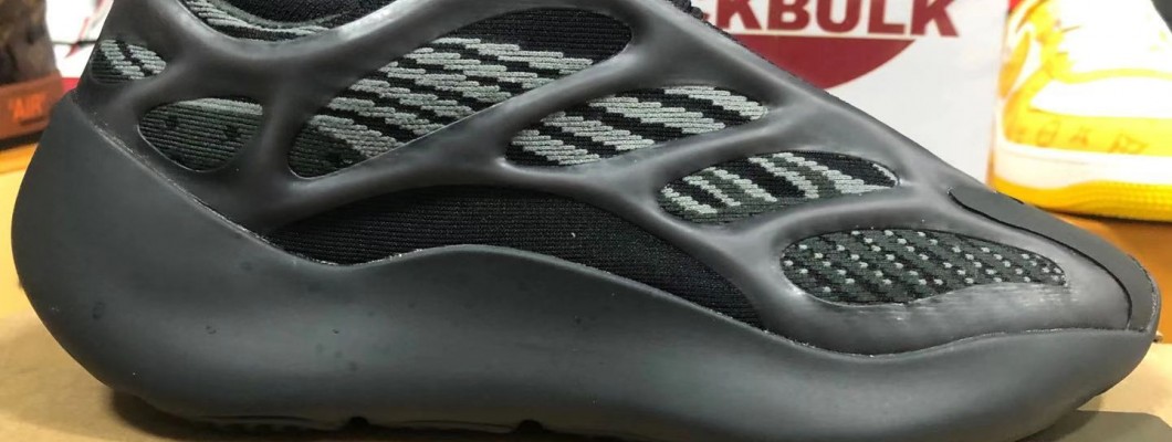 Adidas Yeezy 700 V3 'Alvah' H67799 Kickbulk Sneaker Camera photos