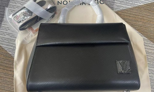 LV Handbags Louis Vuitton Kickbulk Custom made luxury bags camera photos