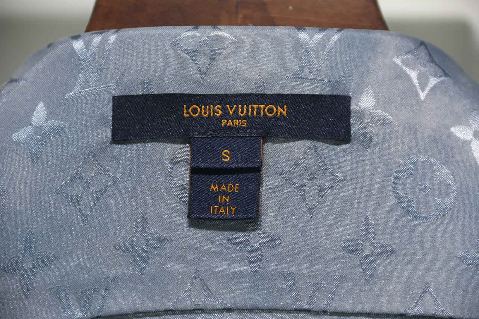 Louis Vuitton Silk Shirt 16 - www.kickbulk.org